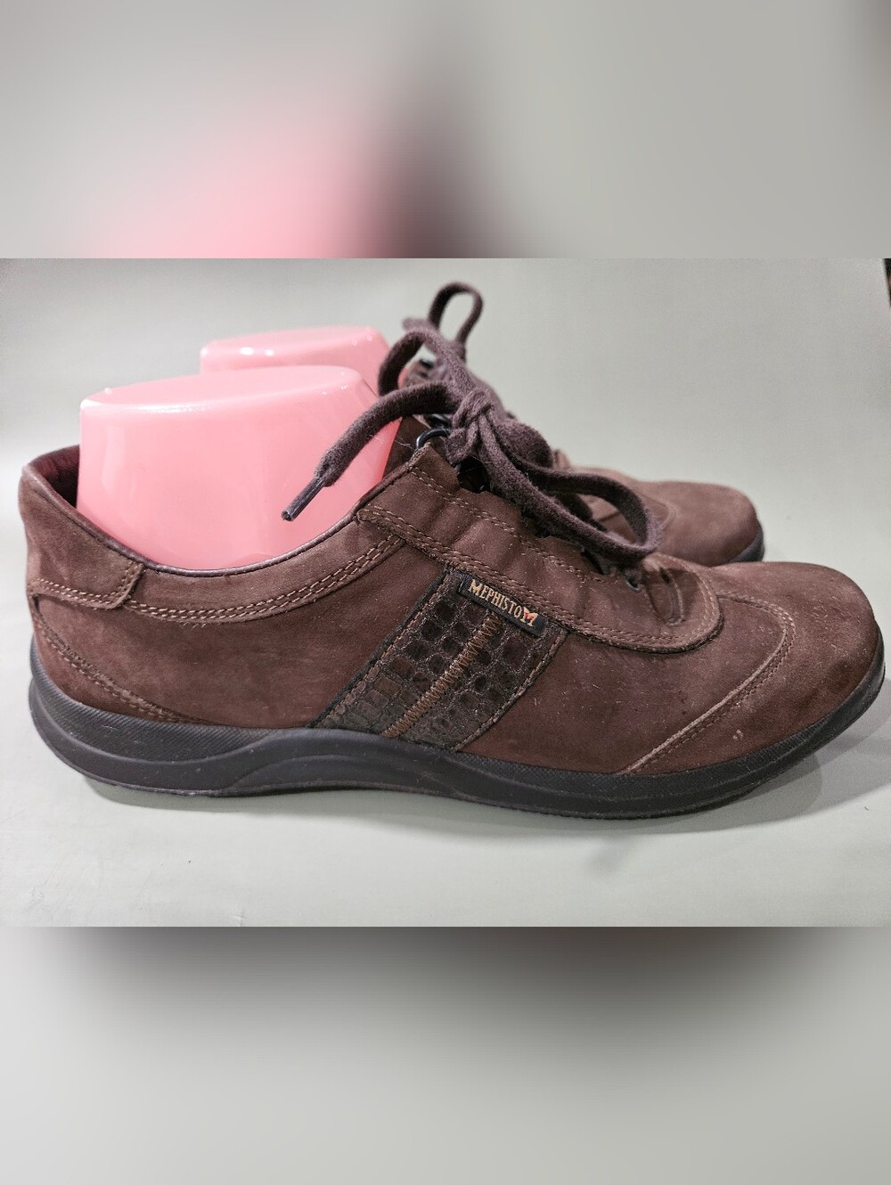 Mephisto Runoff Walking Shoes. EUC Size 8.5 (Bin11)
